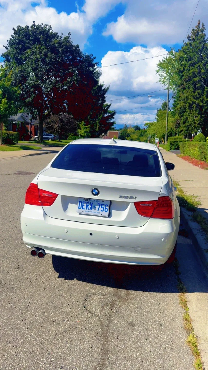 BMW 328i Sedan - White image indicator(4)