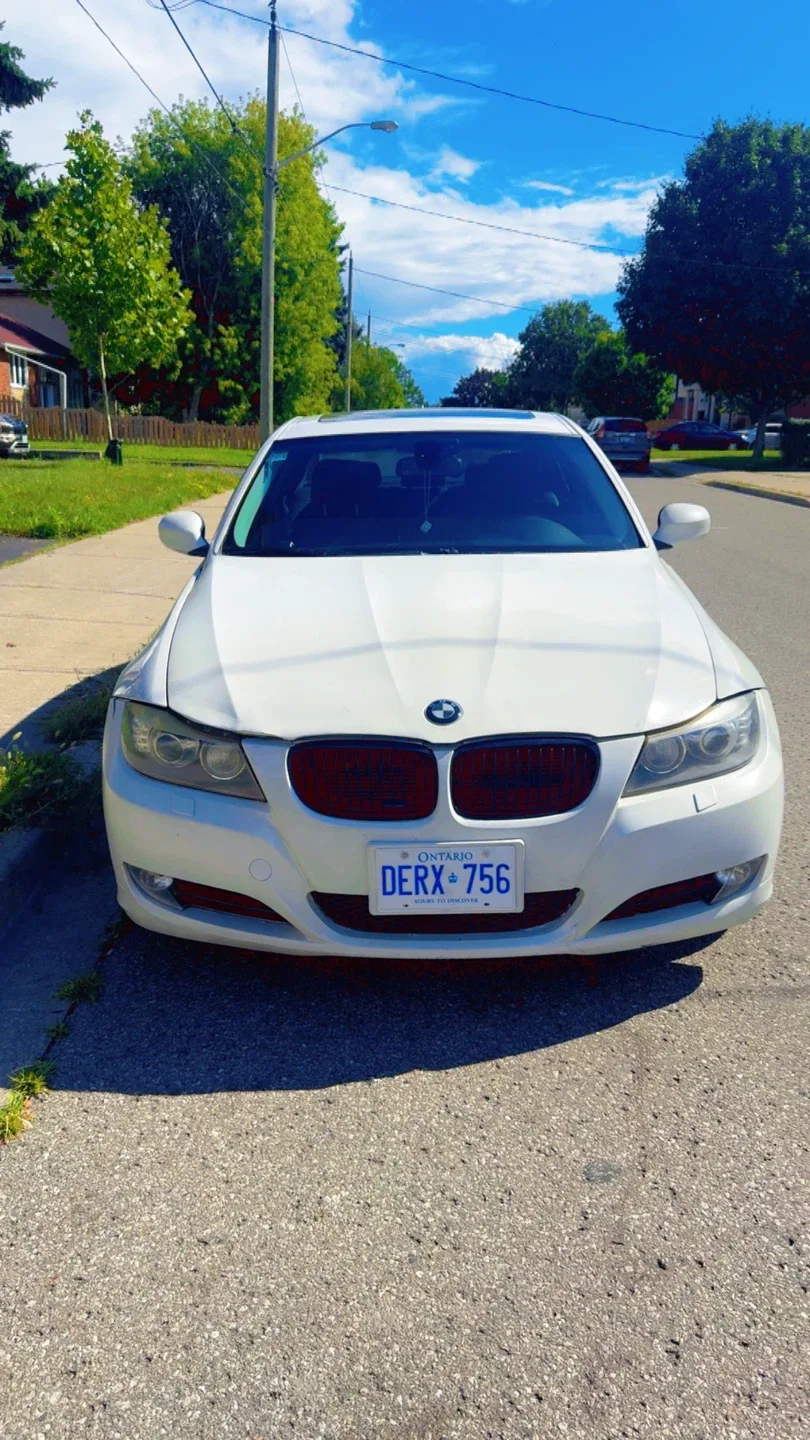 BMW 328i Sedan - White image indicator(2)