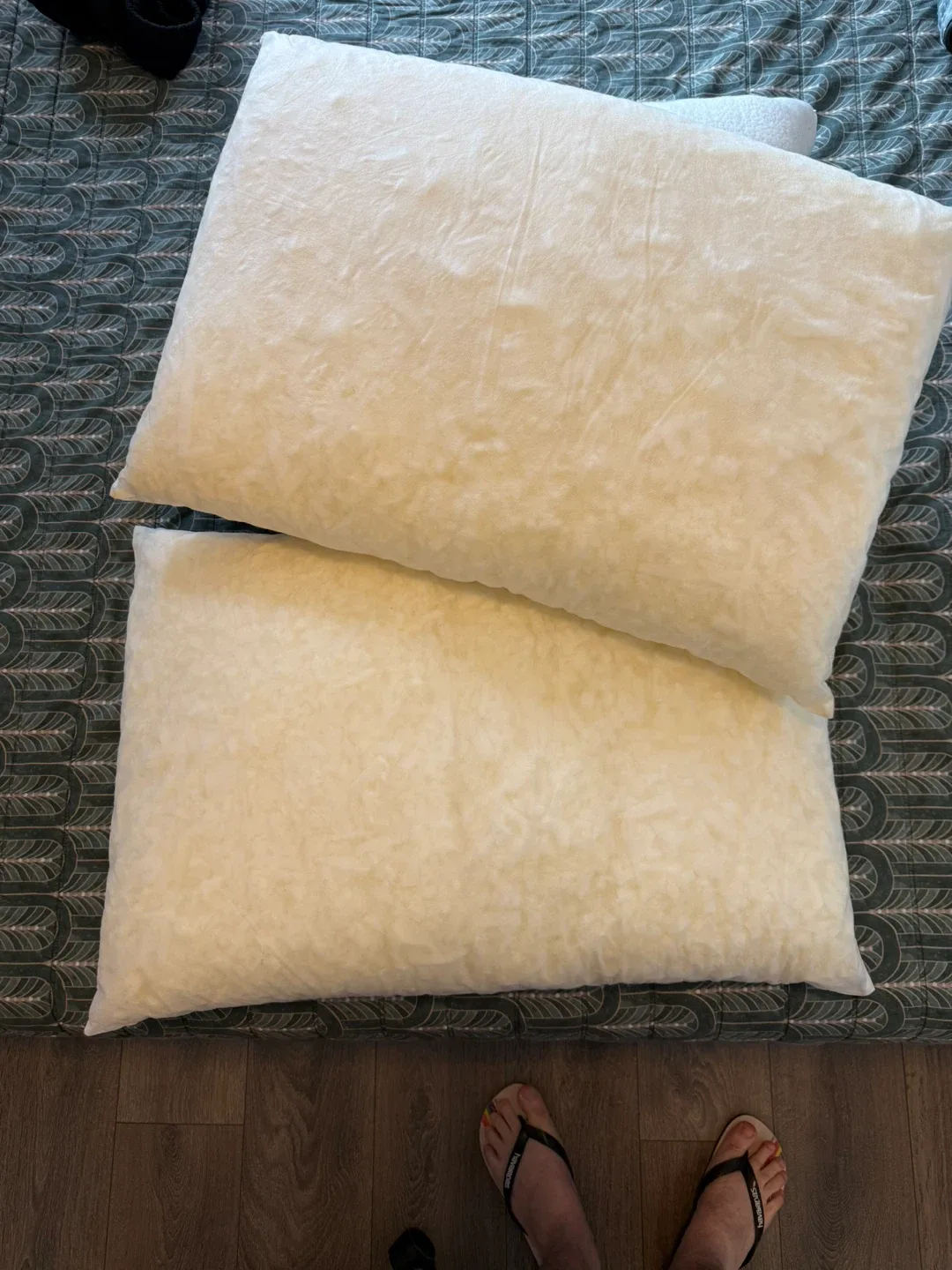 Bamboo Pillow Set - Standard Size image indicator(3)
