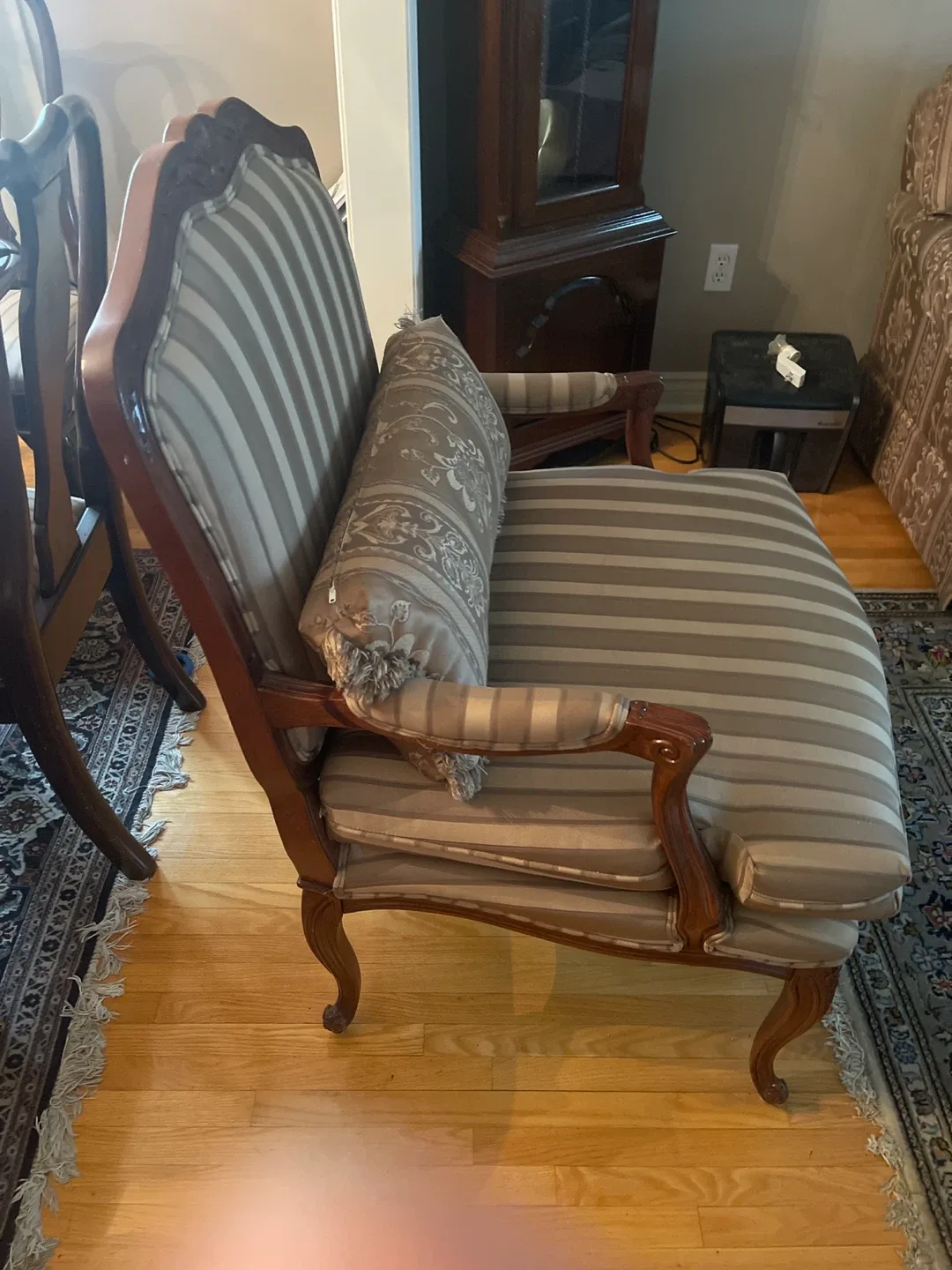 Antique Style Armchair 2 chairs image indicator(2)