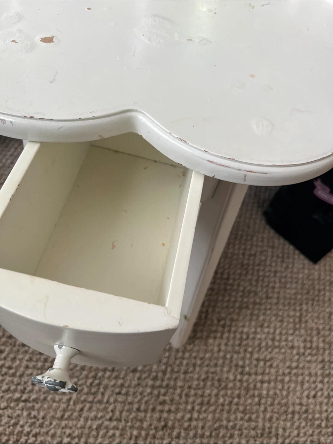 White Flower Shaped Side Table with Drawer - photo 4
