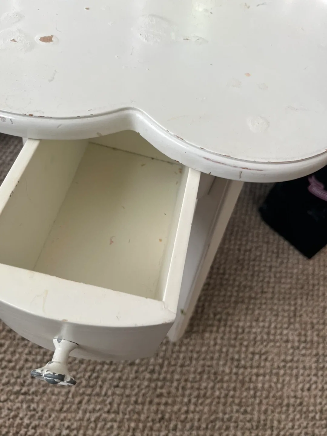 White Flower Shaped Side Table with Drawer image indicator(4)