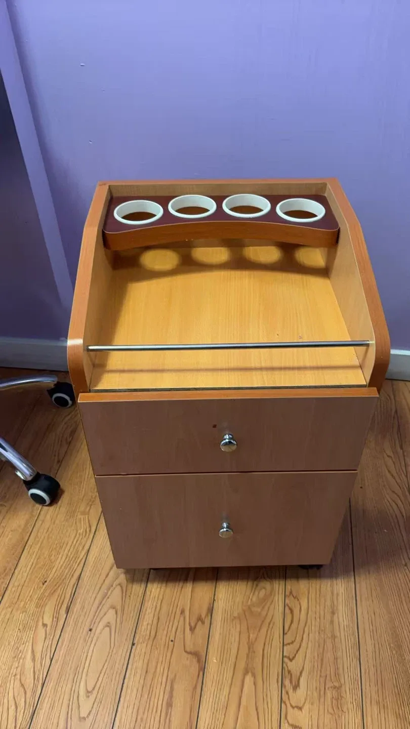 Salon Furniture: Spa Chair & Manicure Table image indicator(2)