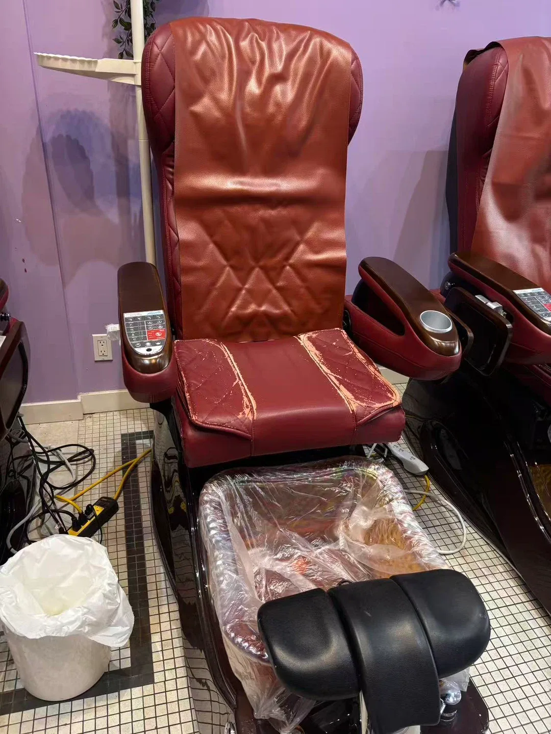 Salon Furniture: Spa Chair & Manicure Table image indicator(4)