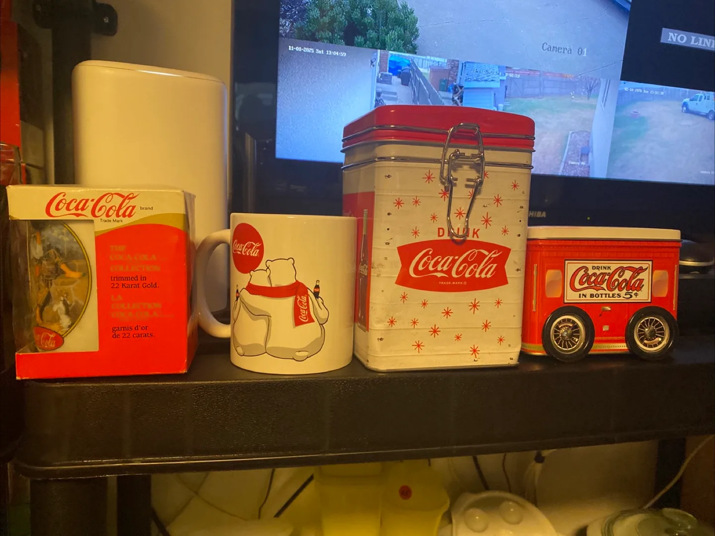 Coca-Cola Collectibles and Glasses image indicator(7)