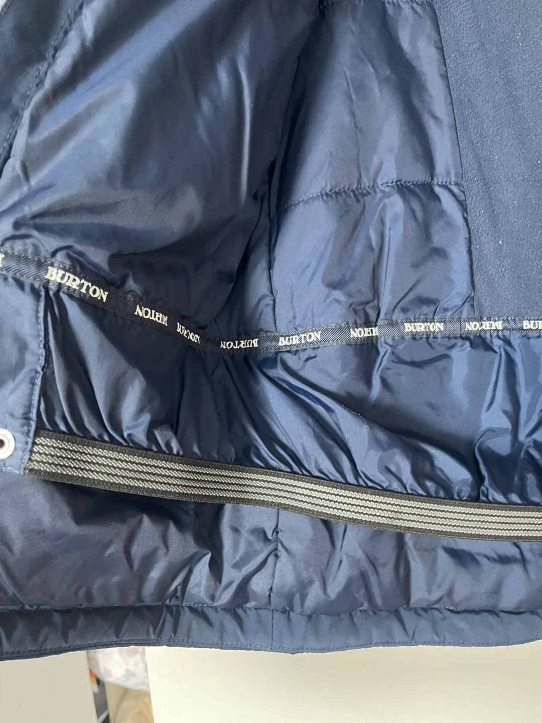 Burton Kids' Snowboard Jacket - Size M (US 10) image indicator(4)