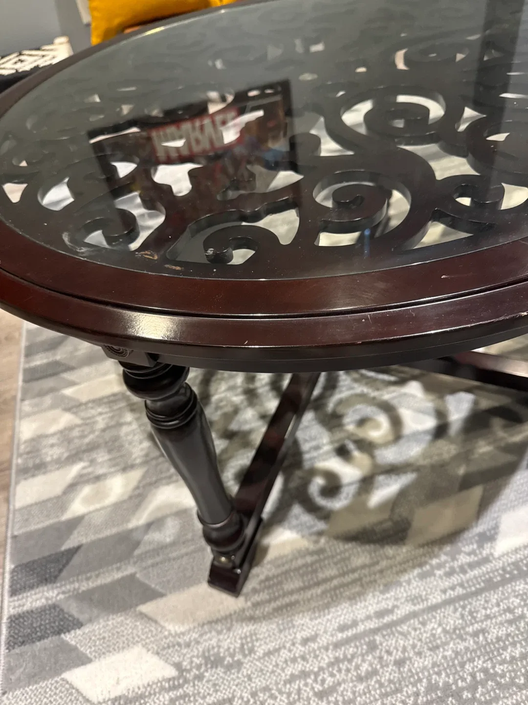 Round Coffee Table with Glass Top image indicator(3)