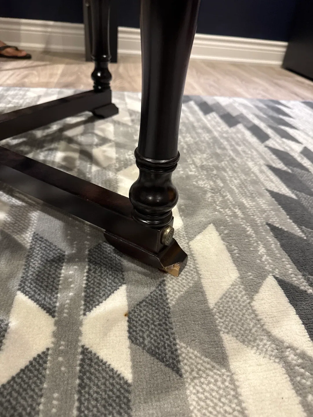 Round Coffee Table with Glass Top image indicator(4)