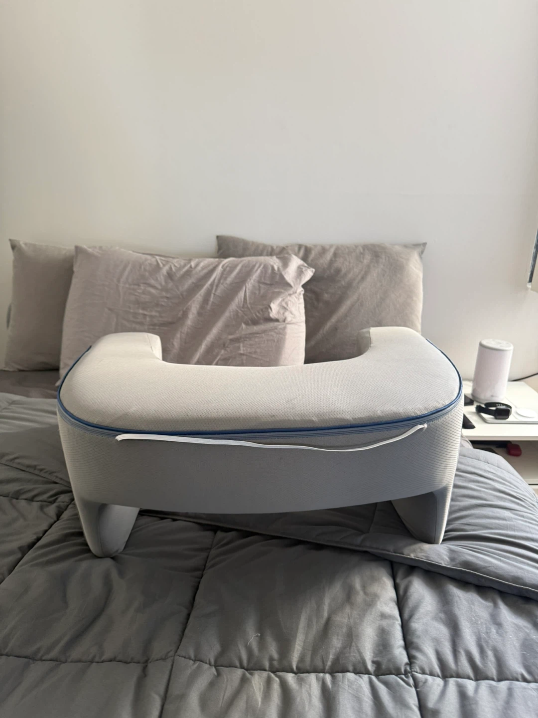 Reading & Gaming Pillow - photo 3