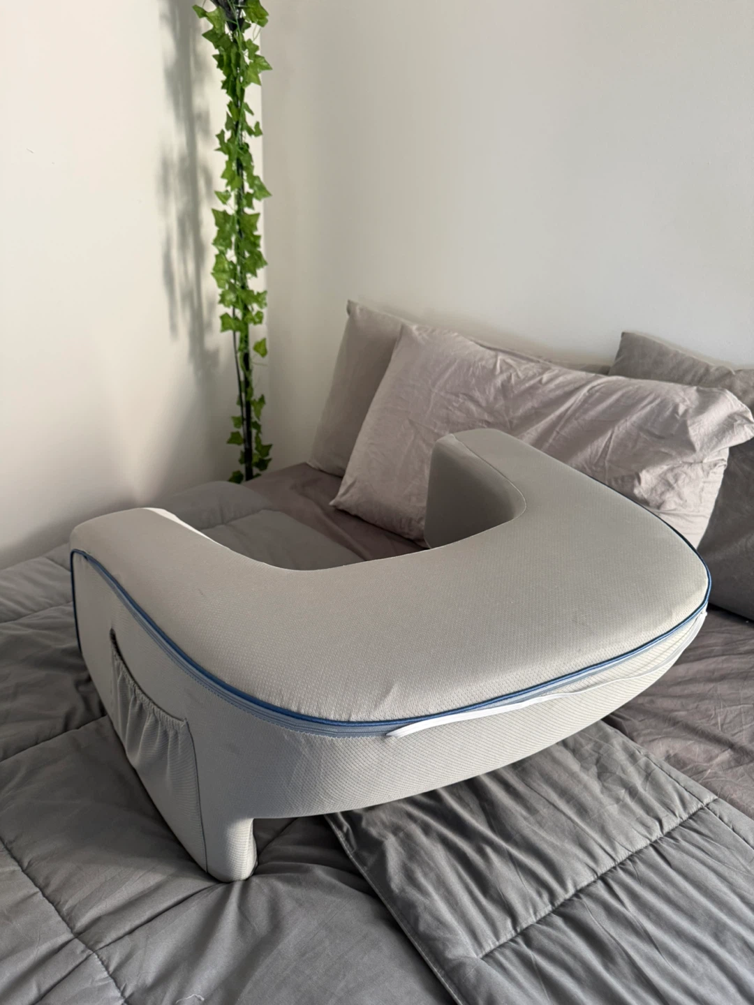 Reading & Gaming Pillow - photo 2