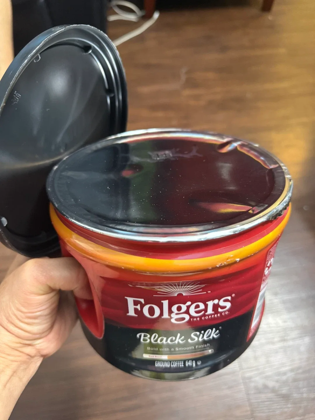 Folgers Black Silk Ground Coffee 641g image indicator(2)