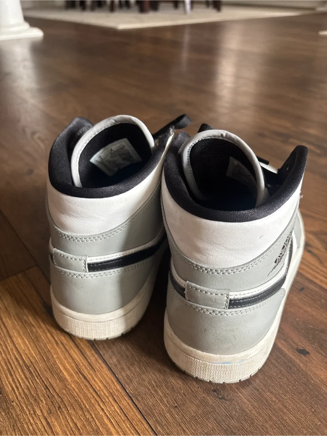 Air Jordan 1 Mid sneakers, size US 8 Men image indicator(3)