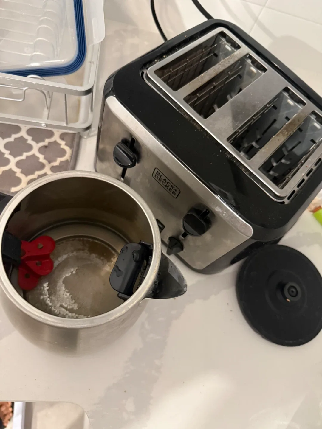 Black+Decker Toaster and Kettle Set image indicator(3)