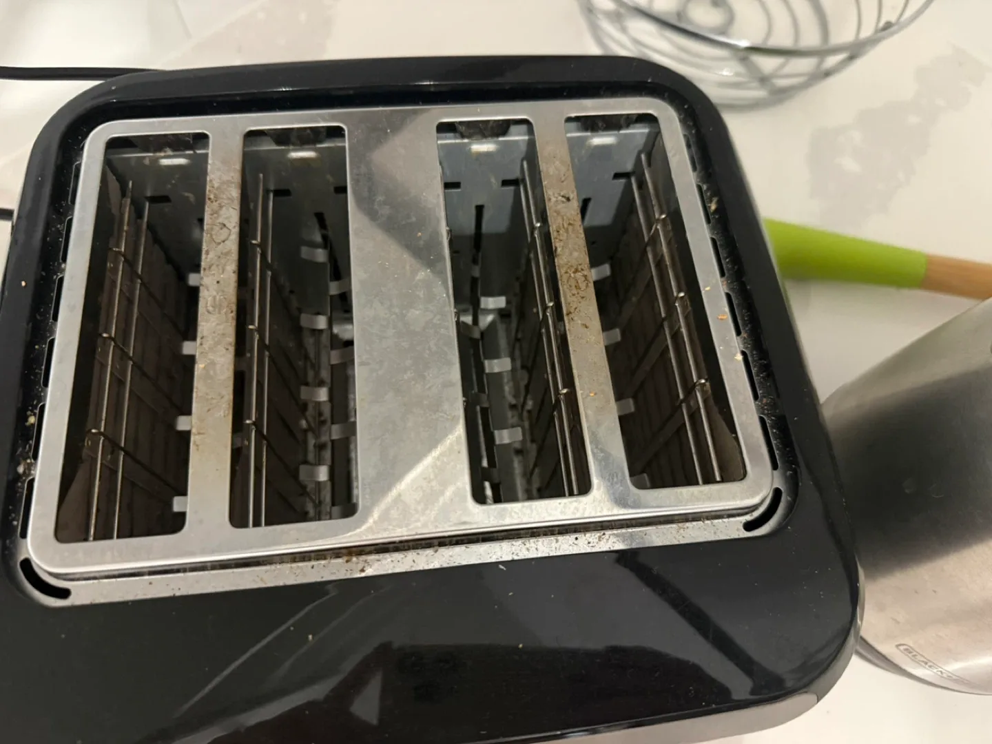 Black+Decker Toaster and Kettle Set image indicator(2)