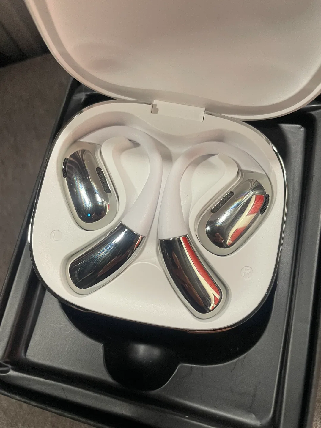 AI Translation Earbuds - New Open Box image indicator(2)