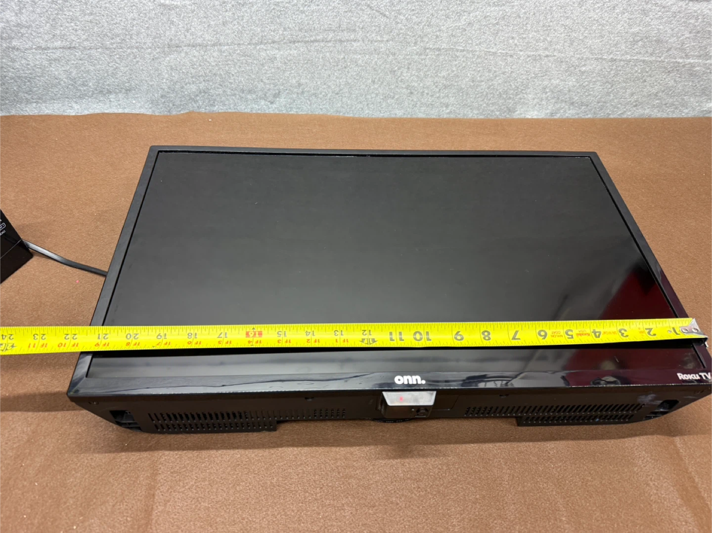 onn. Roku TV 24 inch - photo 2
