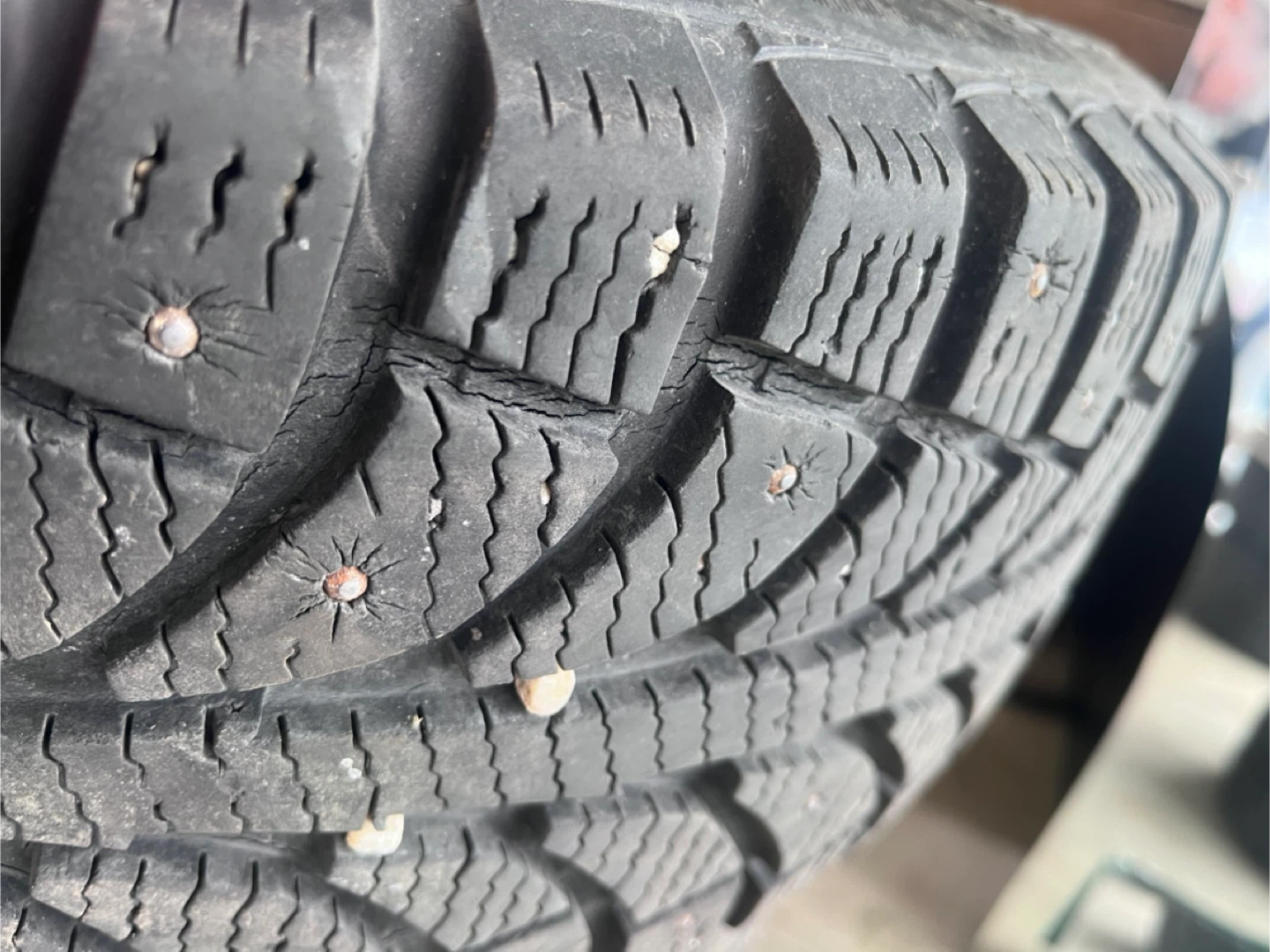 Set of 4 Studded Winter Tires 175/65R14 - photo 4