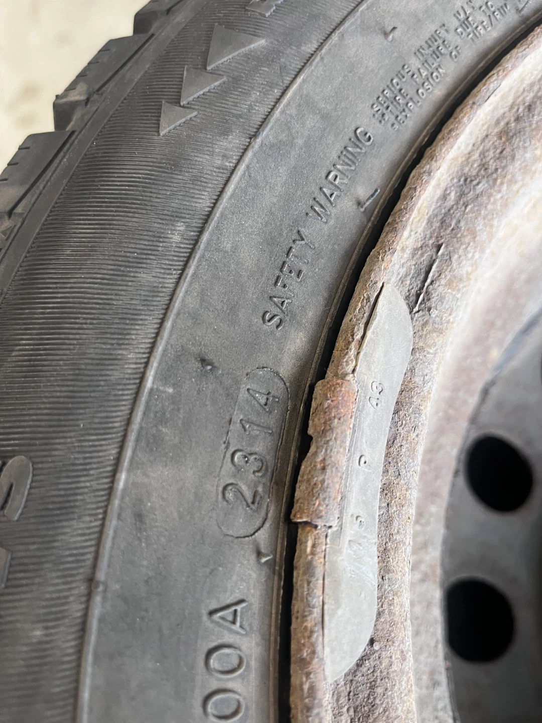 Set of 4 Studded Winter Tires 175/65R14 - photo 5