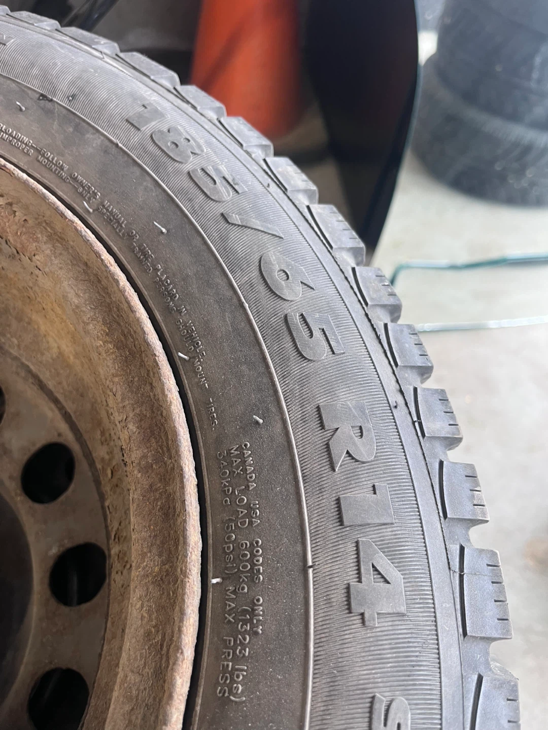 Set of 4 Studded Winter Tires 175/65R14