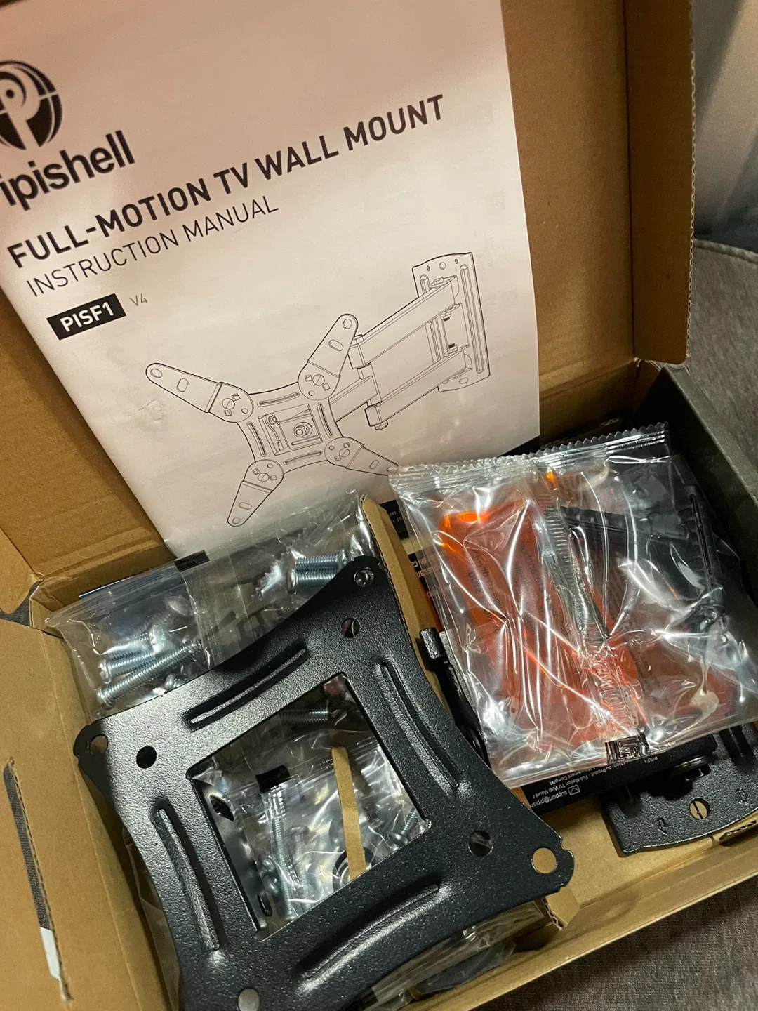Pipshell Full-Motion TV Wall Mount thumbnail