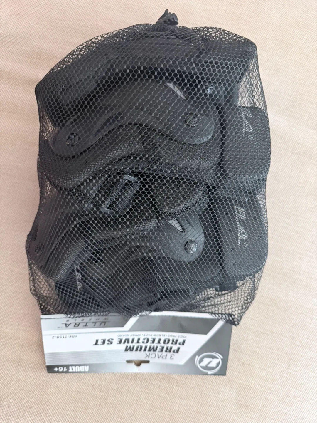 Protective Set Knee, Elbow Pads and wrist guards - Adults image indicator(3)