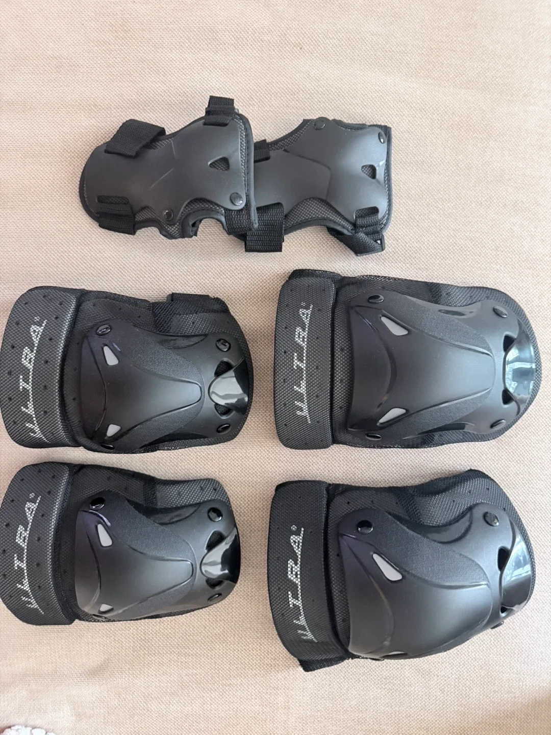 Protective Set Knee, Elbow Pads and wrist guards - Adults