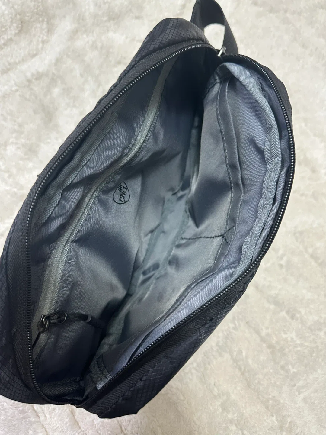 Travelon Black Waist Bag image indicator(3)