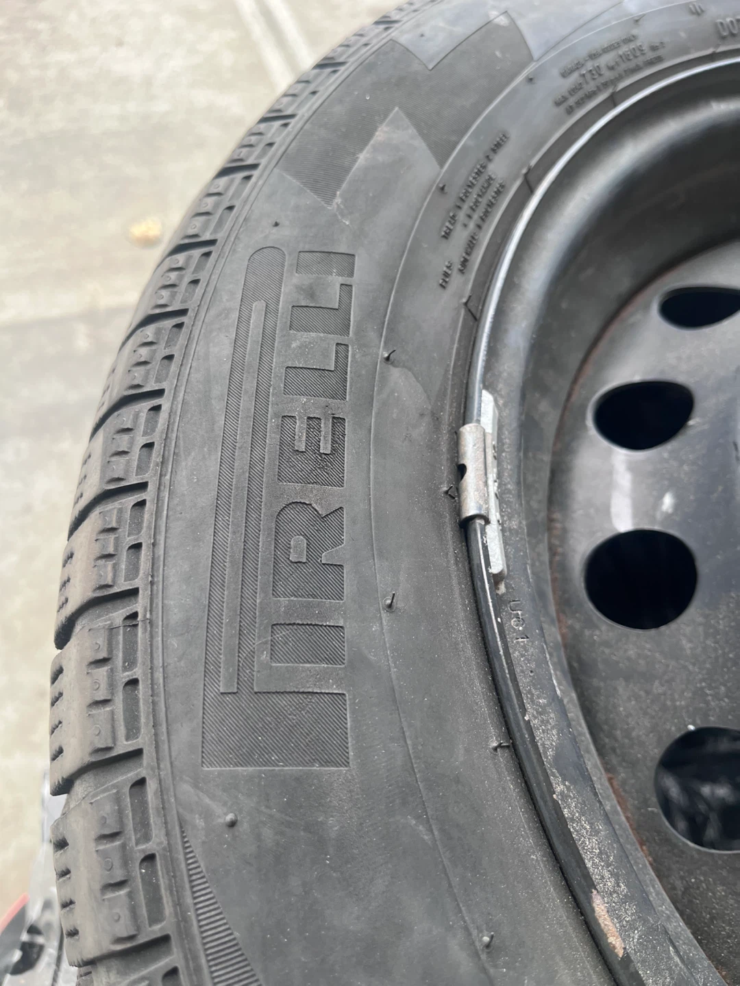 Pirelli Ice Zero Studless 215/55R16 Winter Tires