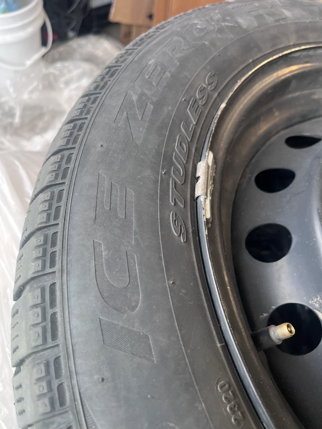 Pirelli Ice Zero Studless 215/55R16 Winter Tires - photo 2