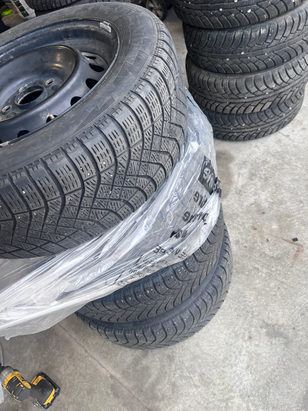 Pirelli Ice Zero Studless 215/55R16 Winter Tires - photo 3