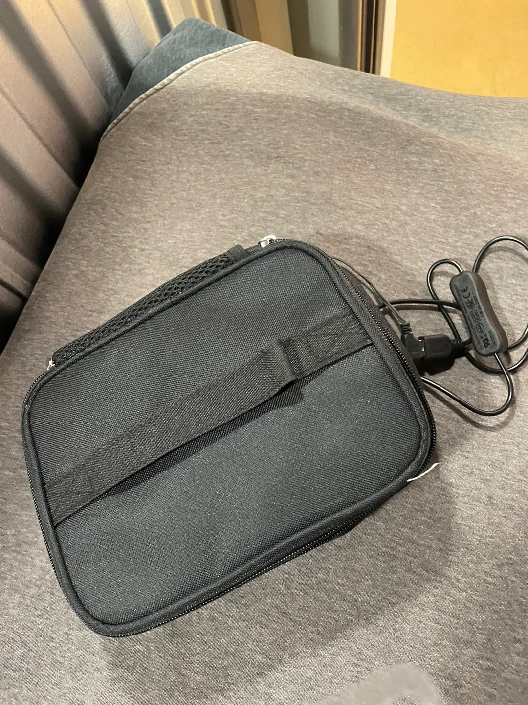 Black Insulated Lunch Bag with USB Warmer image indicator(2)