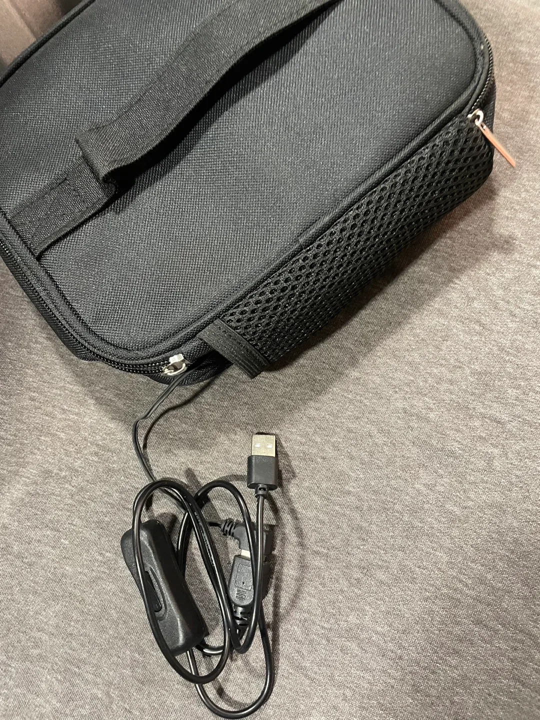 Black Insulated Lunch Bag with USB Warmer image indicator(3)