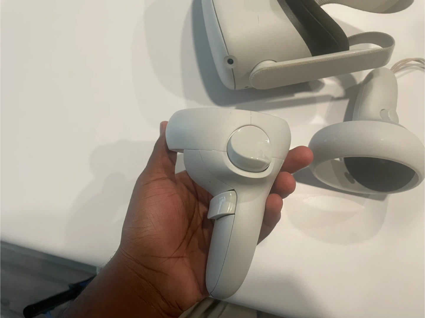 Oculus Quest 2 VR Headset with Controllers - photo 5