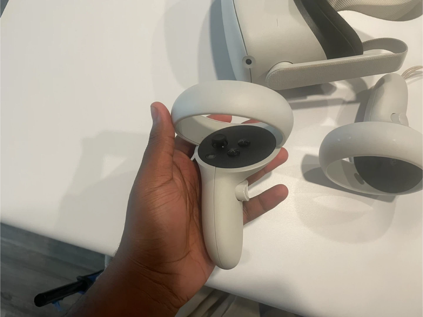 Oculus Quest 2 VR Headset with Controllers - photo 4