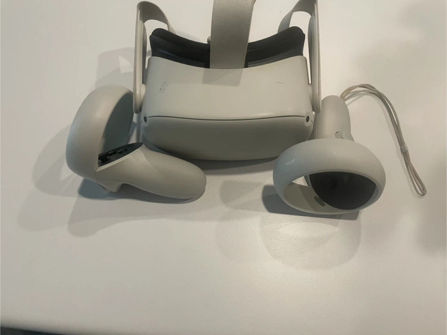 Oculus Quest 2 VR Headset with Controllers - photo 2