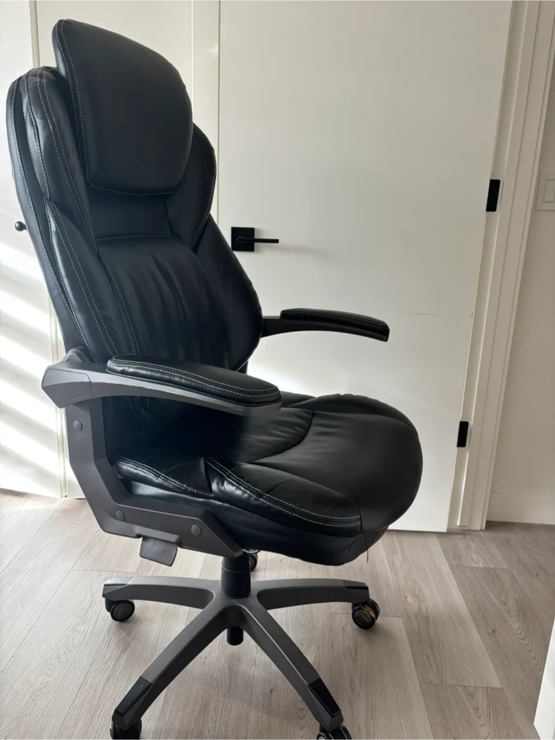 Black Leather Office Chair image indicator(3)