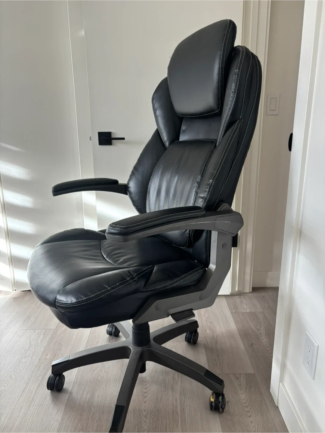 Black Leather Office Chair image indicator(2)
