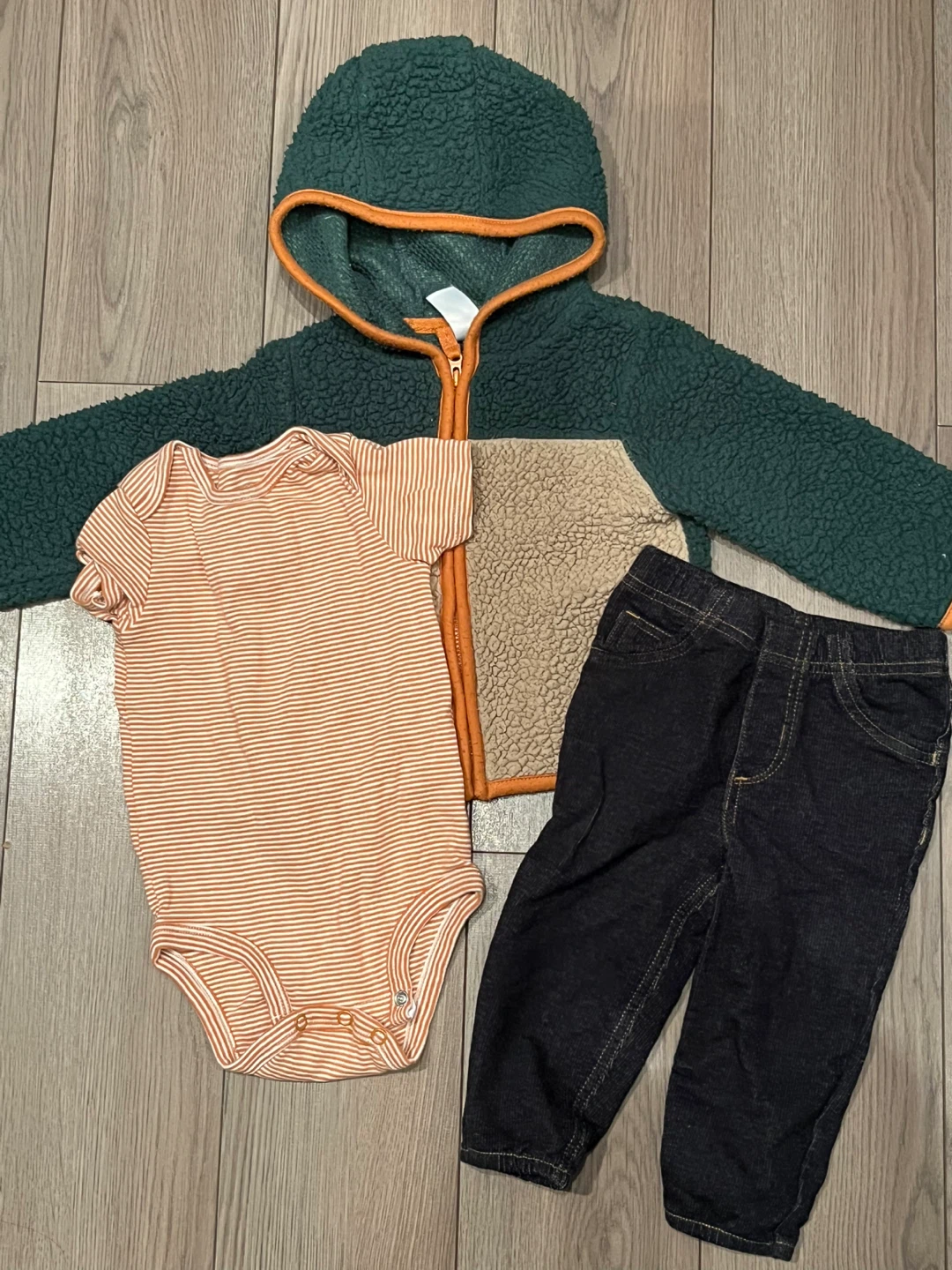 Carter's 12M Outfit Set