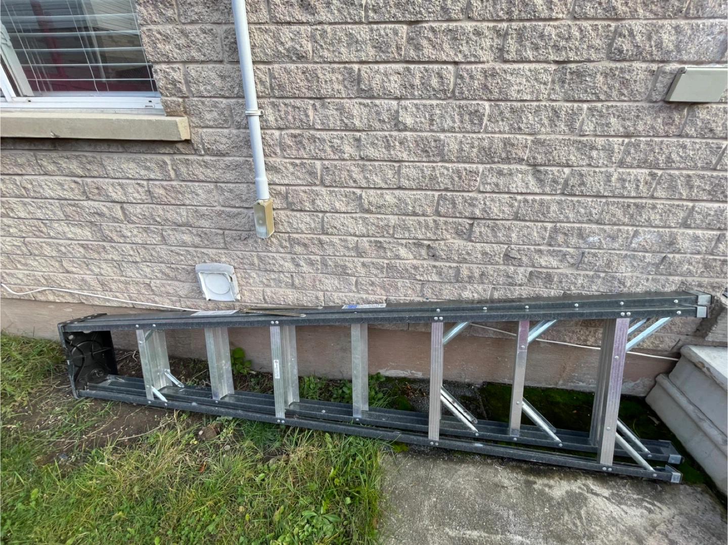Maximum 8ft Fiberglass Ladder - photo 3