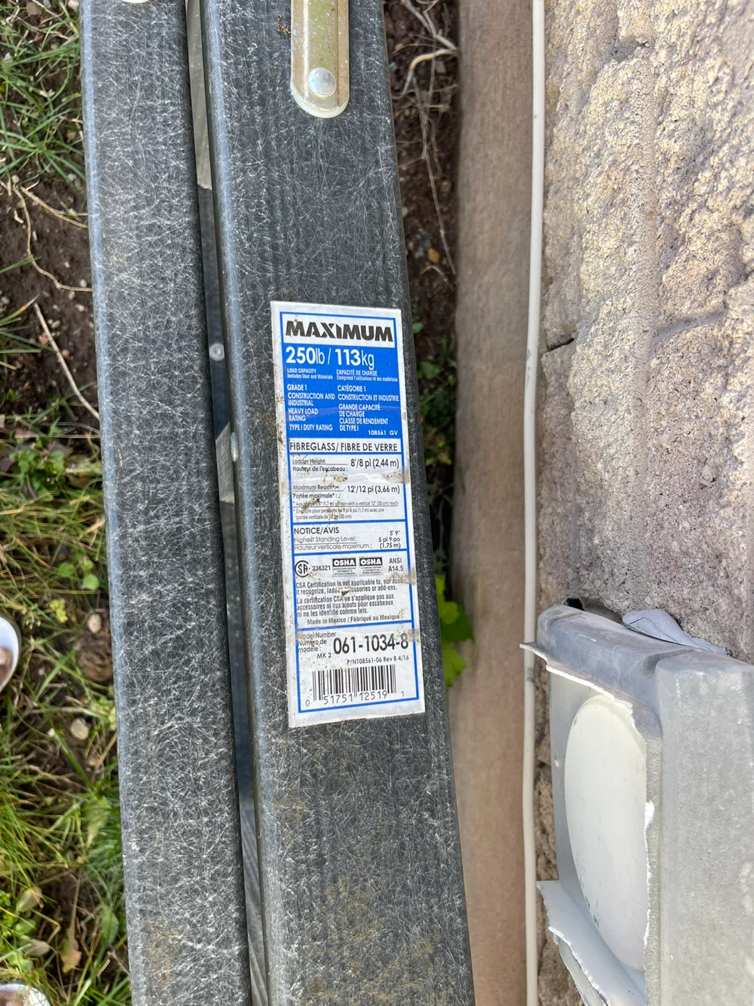 Maximum 8ft Fiberglass Ladder