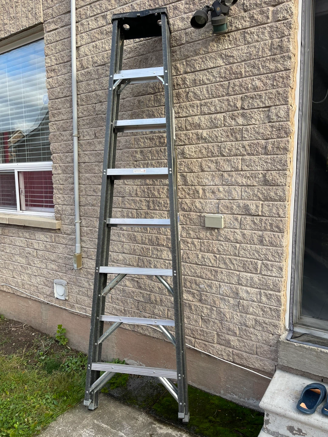 Maximum 8ft Fiberglass Ladder - photo 2