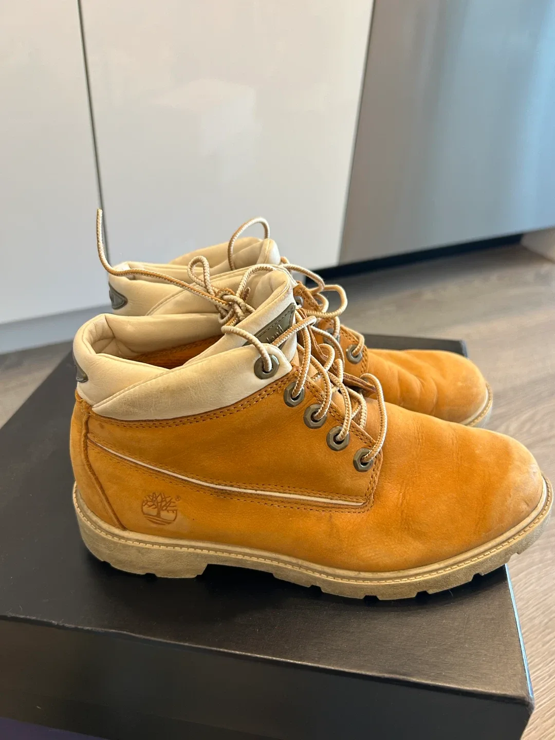 Timberland Ankle Boots Size 37.5 /(women 7.5) image indicator(4)