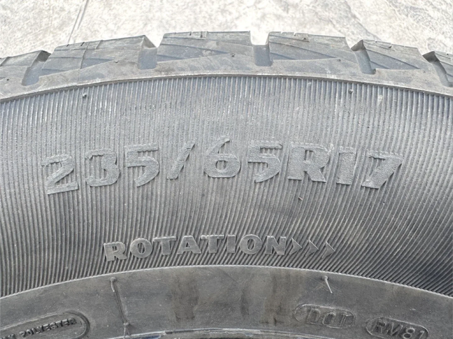 Set of 4 Motomaster Winter Edge Winter Tires 235/65R17 image indicator(4)