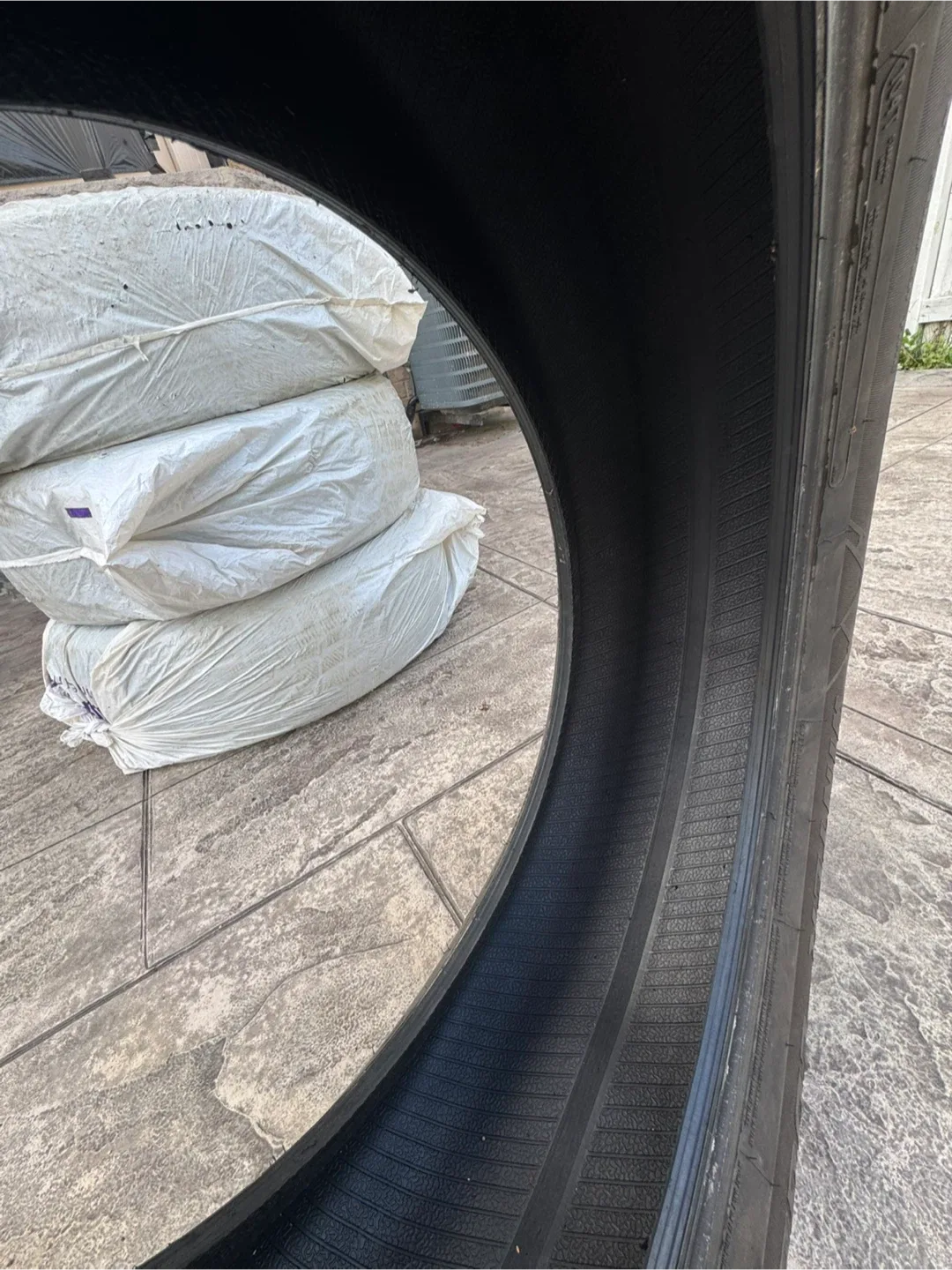 Set of 4 Motomaster Winter Edge Winter Tires 235/65R17 image indicator(6)