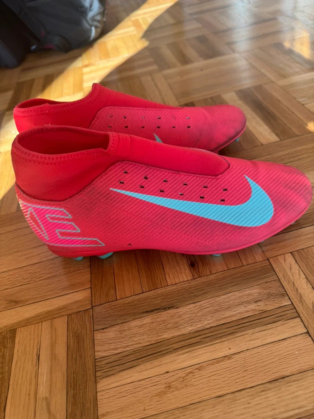 Nike Phantom GX Soccer Cleats - Pink/Blue Size 8.5 image indicator(5)