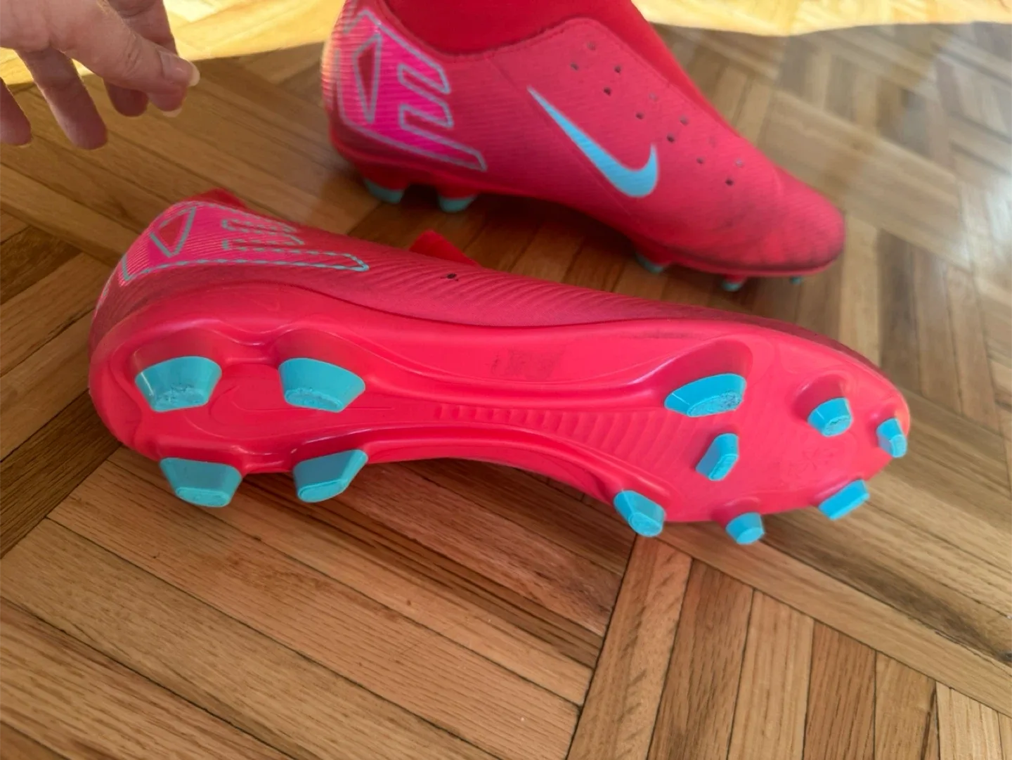 Nike Phantom GX Soccer Cleats - Pink/Blue Size 8.5 image indicator(2)