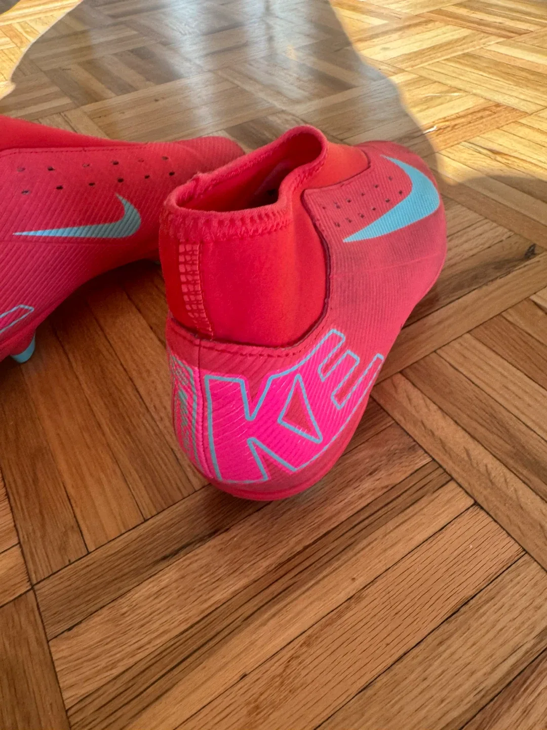 Nike Phantom GX Soccer Cleats - Pink/Blue Size 8.5 image indicator(4)