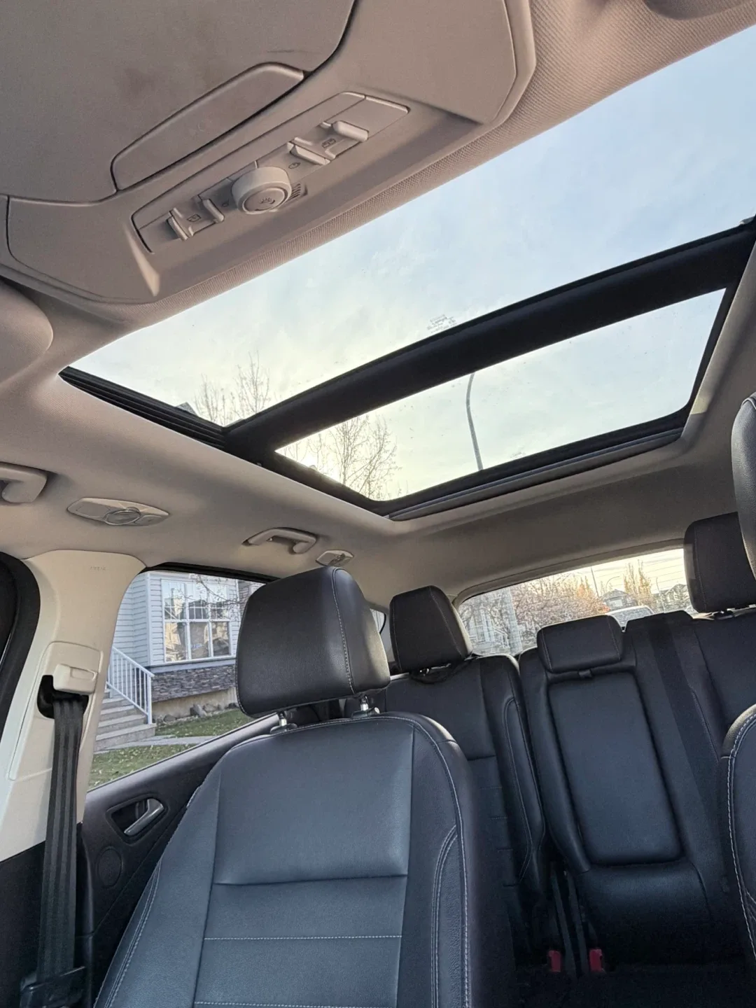 Ford Escape SEL  Blue SUV image indicator(7)