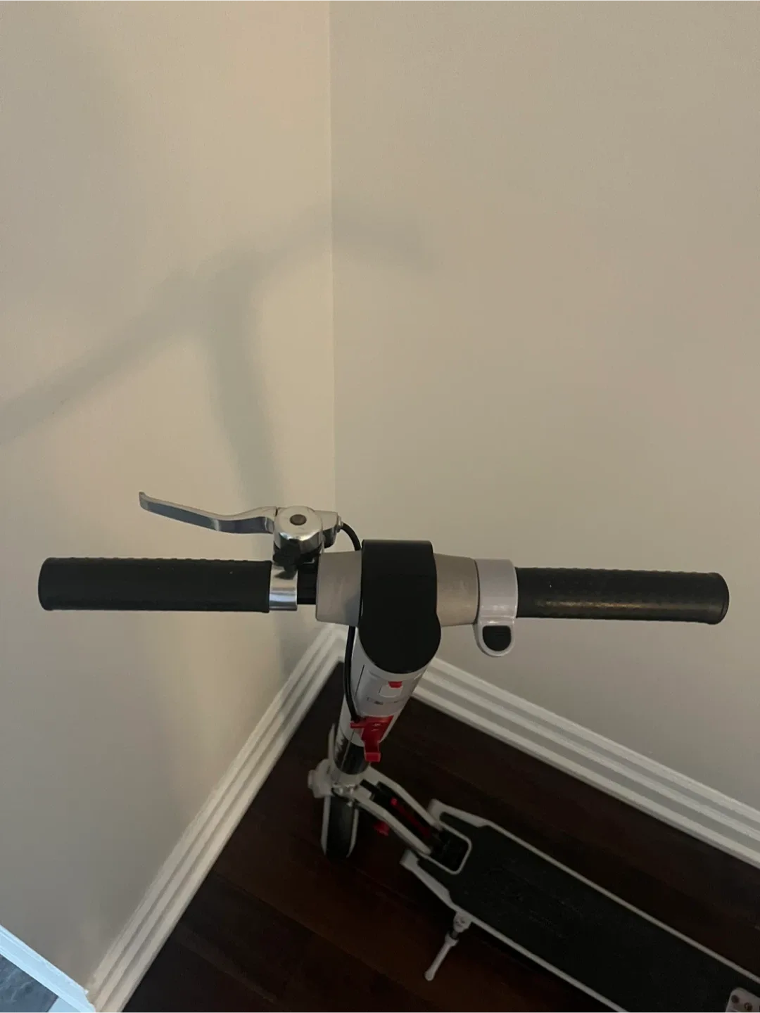 GOTRAX XR Ultra e-scooter, runs like new. reliable and smooth. image indicator(3)