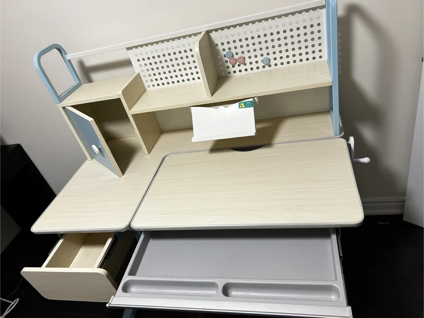 Adjustable Kids Desk - Blue & Wood image indicator(7)